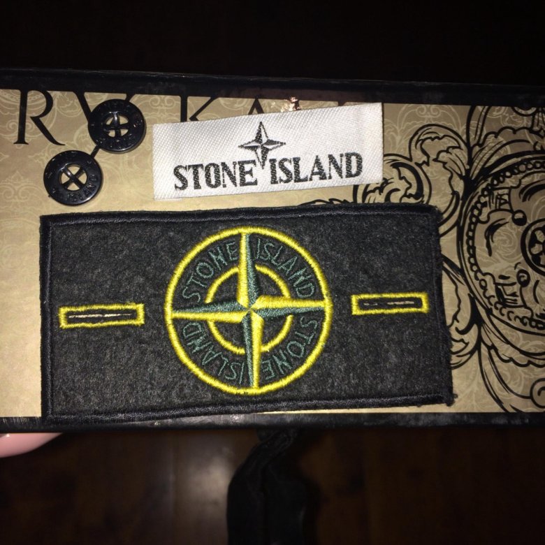Серые патчи. Stone Island патч. Патч от Stone Island. Стоун Айленд нашивка. Юбилейный патч Stone Island.