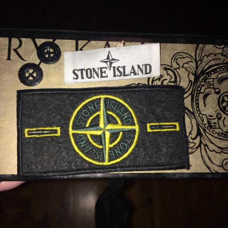 Что означает патч stone. Stone Island патч. Патч от Stone Island. Размер патча Stone Island. Стоун Айленд нашивка.