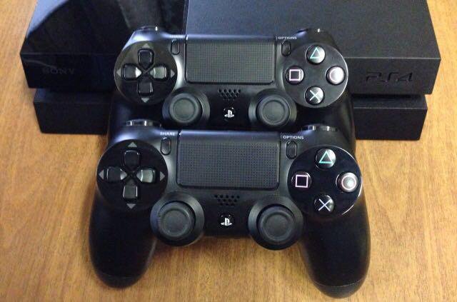 Пс 4 авито. Sony PLAYSTATION 4 fat 2 геймпада. PLAYSTATION 4 Slim 2 джойстика. Sony PLAYSTATION 4 Pro 2 джойстика. Sony PLAYSTATION 2 fat с двумя джойстиками.