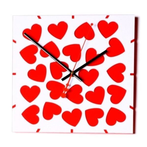 Люба час. Часы настенные сердце. Часы сердечко. Настенные часы сердечки. Часы из сердечек.