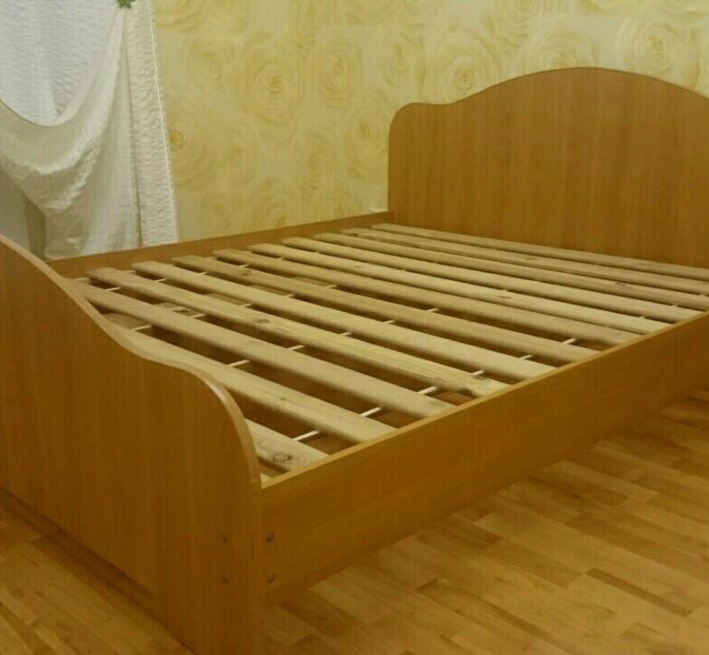 Авито мебель кровати б у. БЭУШНАЯ кровать. Кровать полторашка. Кровать двуспальная б/у. Двухспальная кровать б/у.