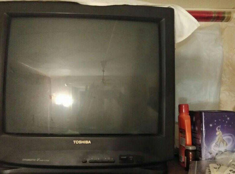 Konka телевизоры отзывы. Телевизор Тошиба кинескопный. Старый телевизор Konka. Переносной телевизор кинескопный с ручкой. Телевизоры Тошиба диагонали 2006-2010 года выпуска.