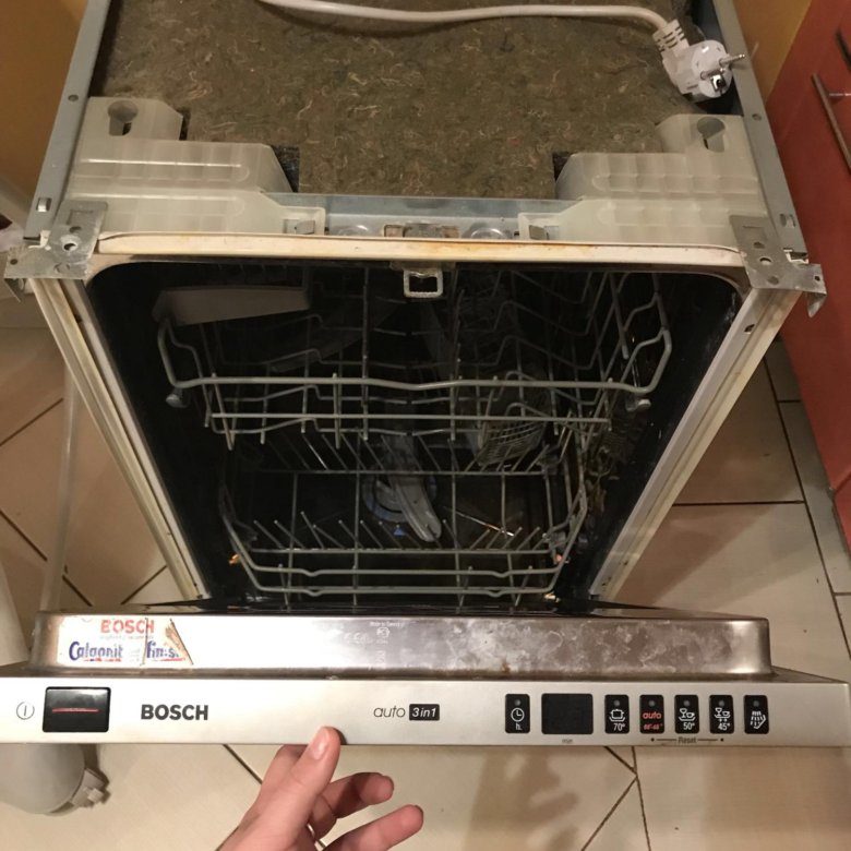 Первый пуск посудомоечной машины. Посудомойку бош встраиваемую панель. Посудомоечная машина Bosch sce53m25ru/11. Первый запуск посудомоечной машины Bosch. Старая посудомоечная машина Bosch.