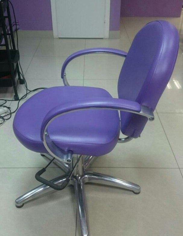 Парикмахерское кресло бу. Парикмахерское кресло Wella 6937. Парикмахерское кресло фиолетовое. Накидки на парикмахерские кресла. Кресло для парикмахерской береза.