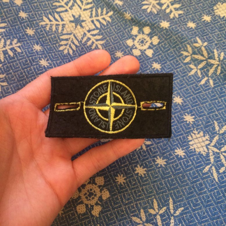 Какие есть патчи stone island. Розовый патч стон Айленд. Патч Локомотив Stone Island. Патч стон Айленд эскиз. Патч Stone Island Dust Colour.