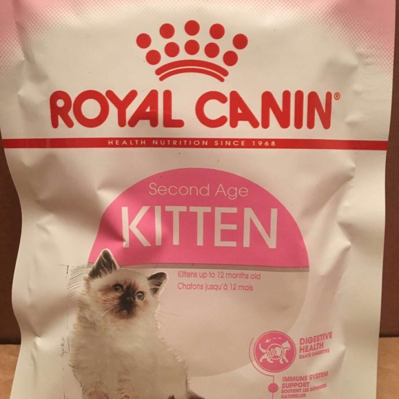 Роял в для кошек купить спб. Кошачий корм Royal Canin. Ассортимент продукции Royal Canin для котов. Картонный домик для котов Royal Canin. Роял корм для кошек покажи картинку.