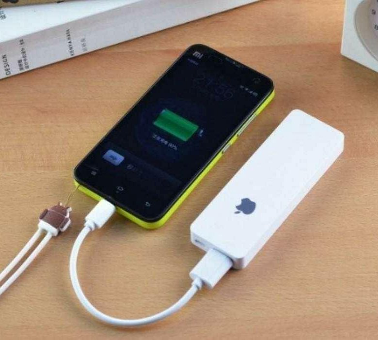 Зарядка для телефона на батарейках. Самсунг повербанк с беспроводной зарядкой. Power bank зарядка для телефона power bank. Для зарядки телефона без розетки название. Зарядка для телефона.