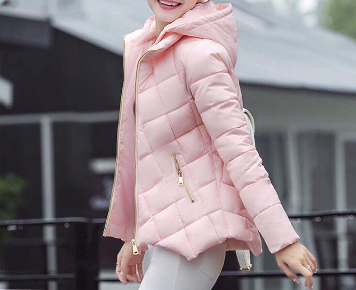 Розовая куртка в горошек