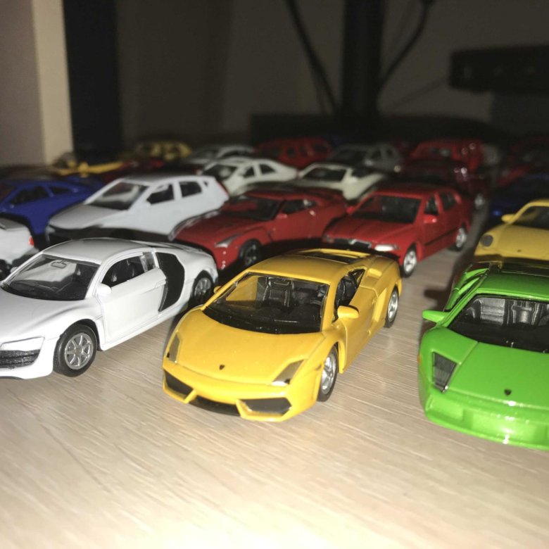 Лучшие фирмы машинок. Музей масштабных моделей автомобилей. Majorette 1:64. Модель машины welly 1:60 яйцо-сюрприз. Много машинок.