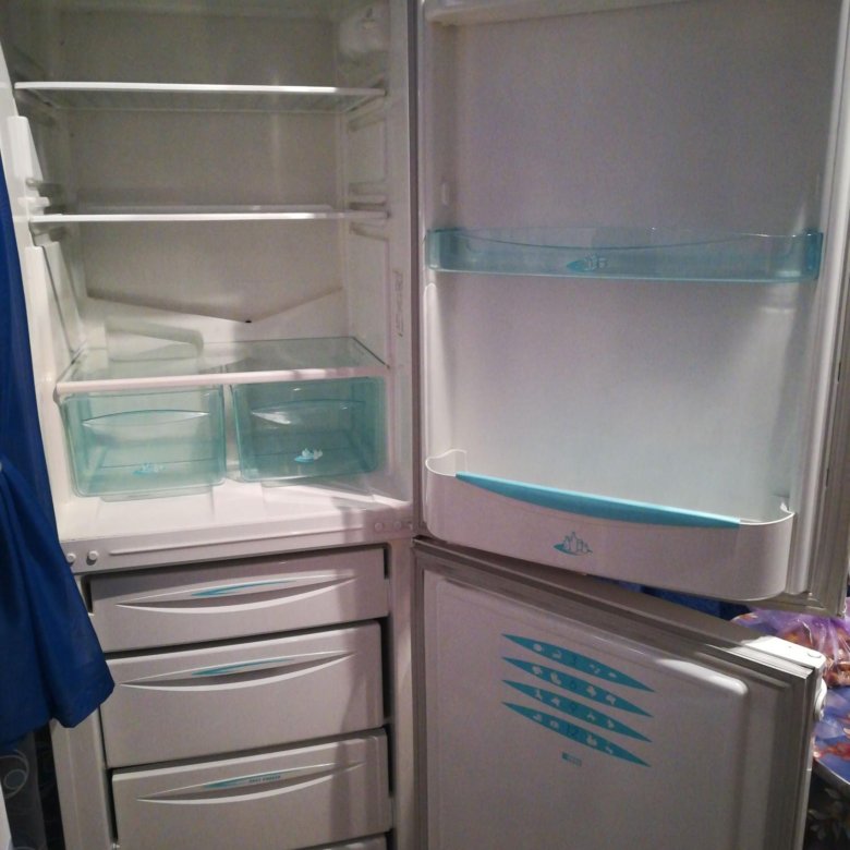 Авито волжский холодильник. Холодильник Stinol 2-х камерный. Холодильники бытовые на Юле. Холодильник б/у. Холодильник Стинол маленький.