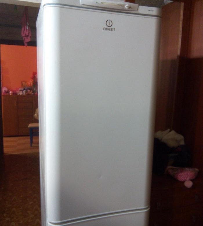 Холодильник индезит эльдорадо. Холодильник Индезит двухкамерный. Модели холодильников Индезит двухкамерный. Холодильник Индезит двухкамерный 2010 года.