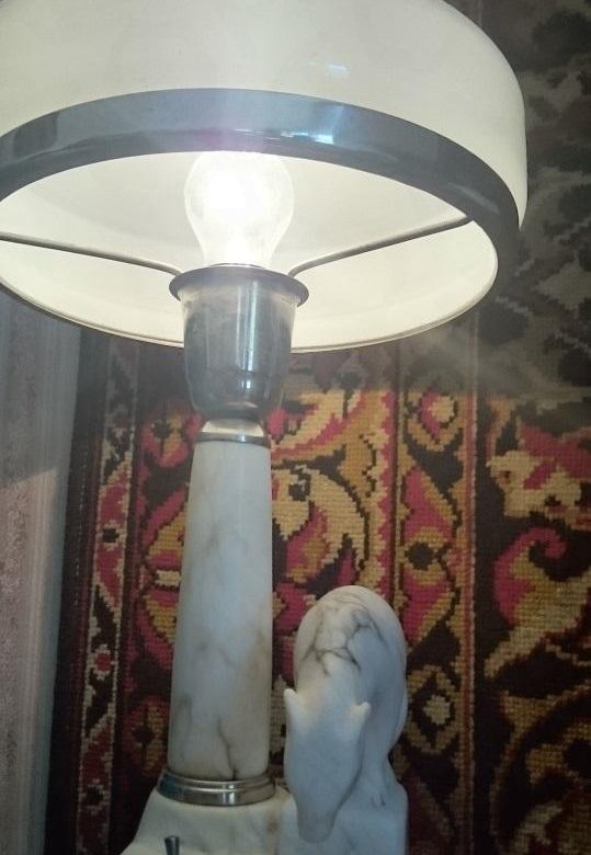 Лампа с орлом мраморная настольная. Антикварную настольную лампу Юла. Старые мраморные лампы. Настольная лампа старинная мрамор