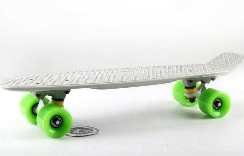 Серые скейтборды. Пенни борд Fish Skateboards 22" серый. Penny Original дека 22. Пенни борд салатово белый. Дека для скейтборда пластик.