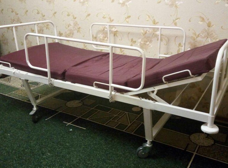 Авито купить медицинскую кровать для лежачих больных. Кровать для лежачих больных Юла. Медицинская кровать старого образца. Старого образца кровати для лежачих. Кровать медицинская б/у.