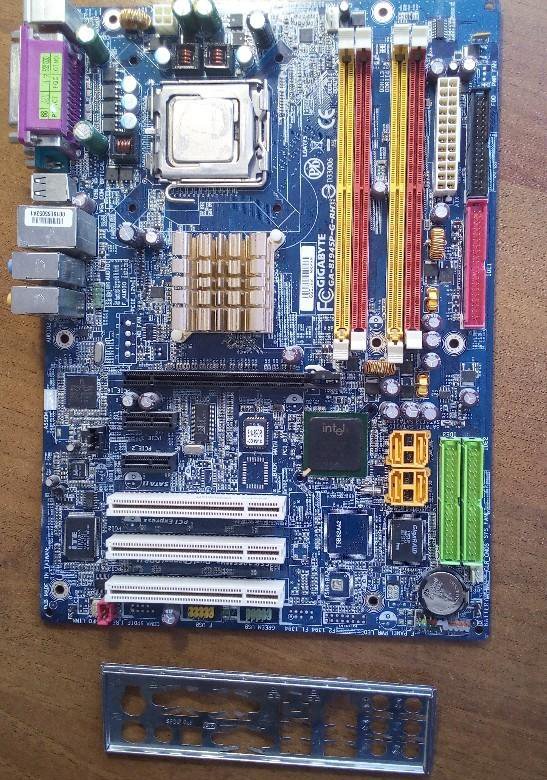 Материнская плата soc. Gigabyte ga-8i945p-g-rh. Gigabyte 8i945p-g rh. Gigabyte ga 81945p-g. Ga 81945p-g материнская плата Gigabyte.