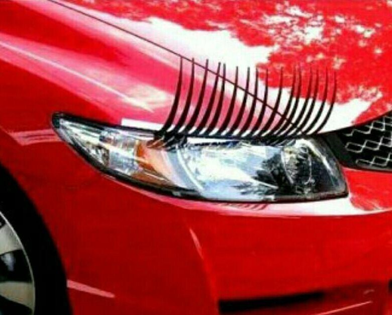 ресницы на фары. ресницы на автомобиль. автомобильные ресницы. машина с ресницами. ресницы на фары.