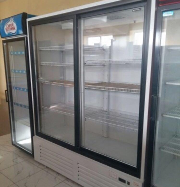 Холодильник черкесск. Холодильник для магазина. Холодильник для торговли. Холодильный шкаф премьер. Артель витрина холодильник.