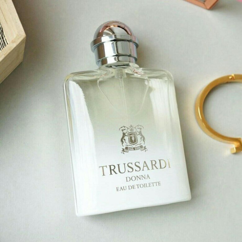 Donna edt trussardi. Труссарди Донна реклама. Trussardi Donna EDP Tester. Труссарди белые Ноты.