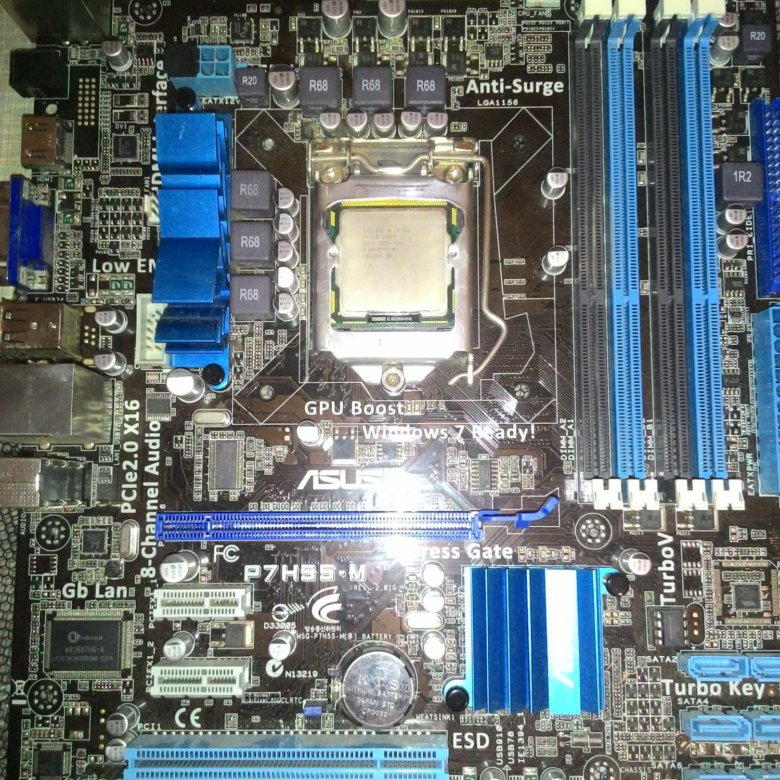 Lga1156 p7h55. ASUS p7h55-m сокет. ASUS Anti-Surge lga1156 материнская. ASUS p7h55-m si Socket lga1156.