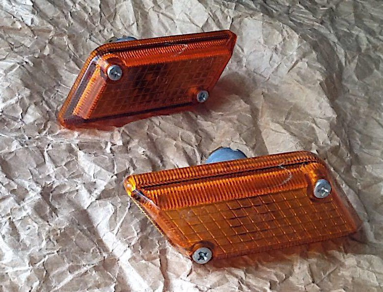 Повторитель ваз 2103. Ваз 2103 поворотник на крыле. Передние поворотники ваз 2103. Поворотники ваз 2103. Повторитель на поворотники ваз 2103.