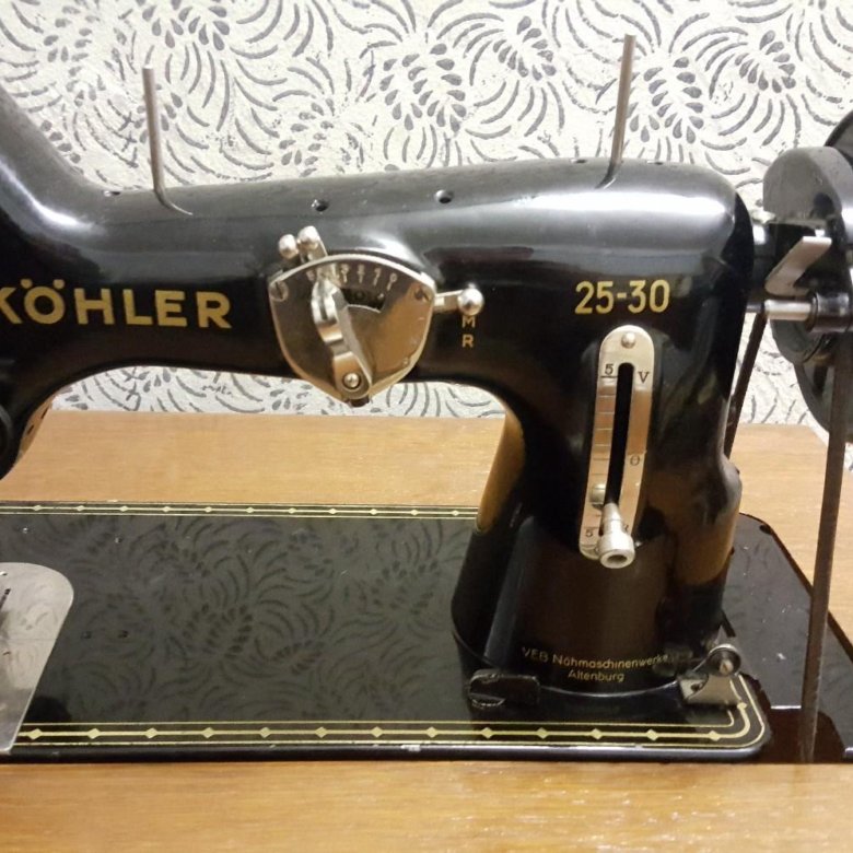 Авито спб машинки. Немецкая швейная машинка 1938. Германская швейная машинка Медиум. Машинка швейная немецкая Пфаф. Старые германские Швейные машинки продать.