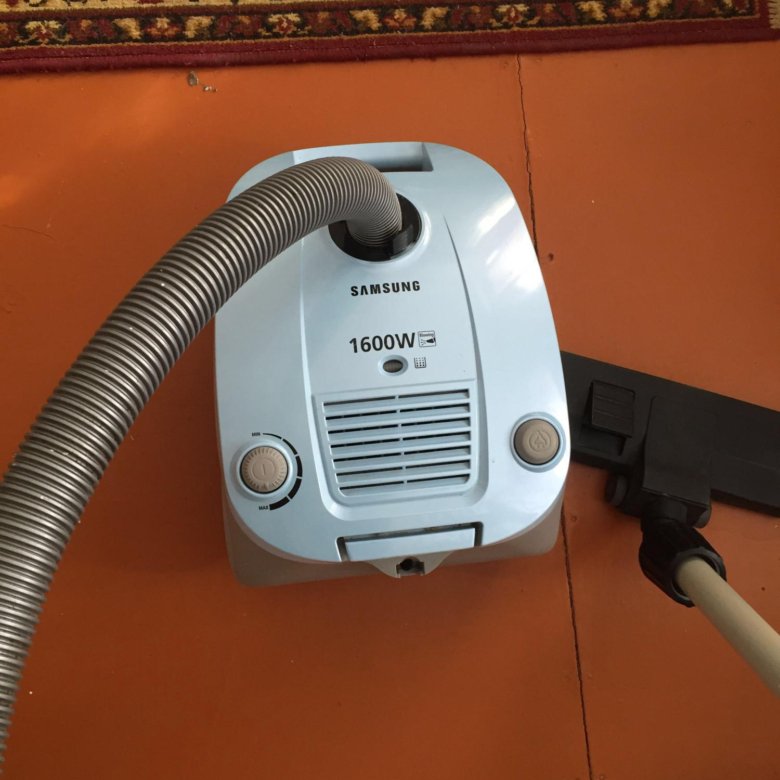 Пылесос samsung air track 1600w. Пылесос самсунг air track 1600w. Пылесос самсунг 1600w с мешком. Пылесос самсунг 1600w с контейнером. Samsung 1600w.