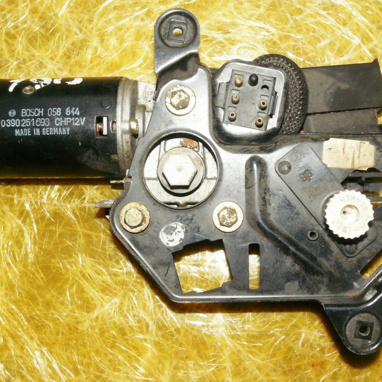 Привод люка форд скорпио 1994. 142 моторчик люка в сборе. Колодка моторчика люка мерседес 124. Bmw e34 мотор люка. Червячный механизм для открывания люка инфинити ф икс 35.