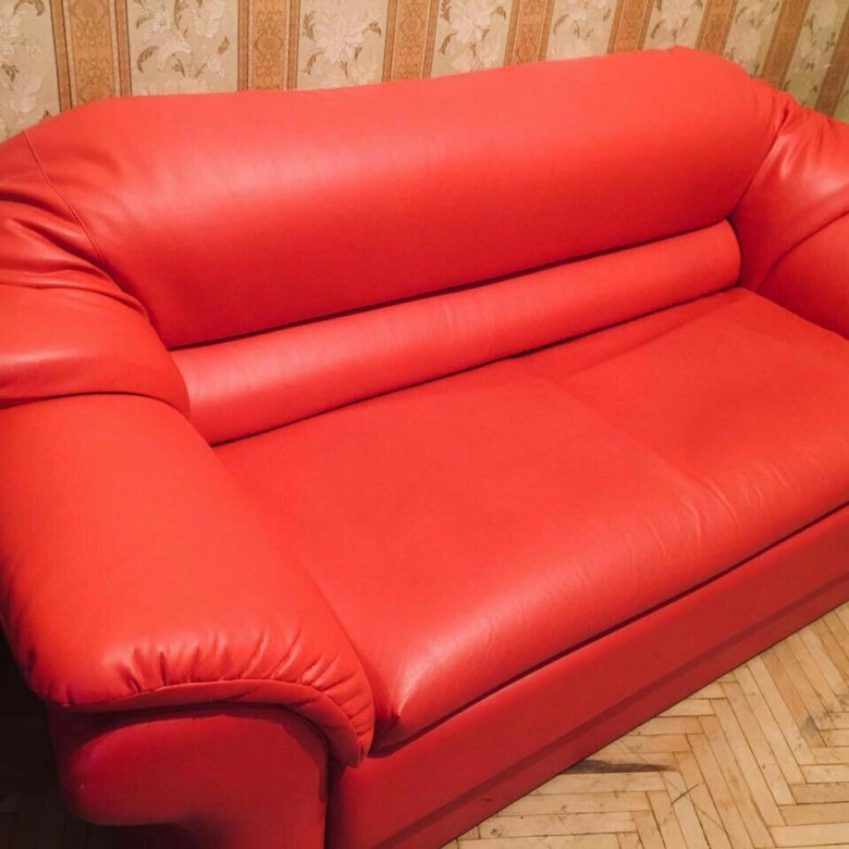 Купить бу диван в спб. Кожаный диван раскладной. Красный кожаный диван. Мини диван кожаный. Кожаный диван красная кожа.