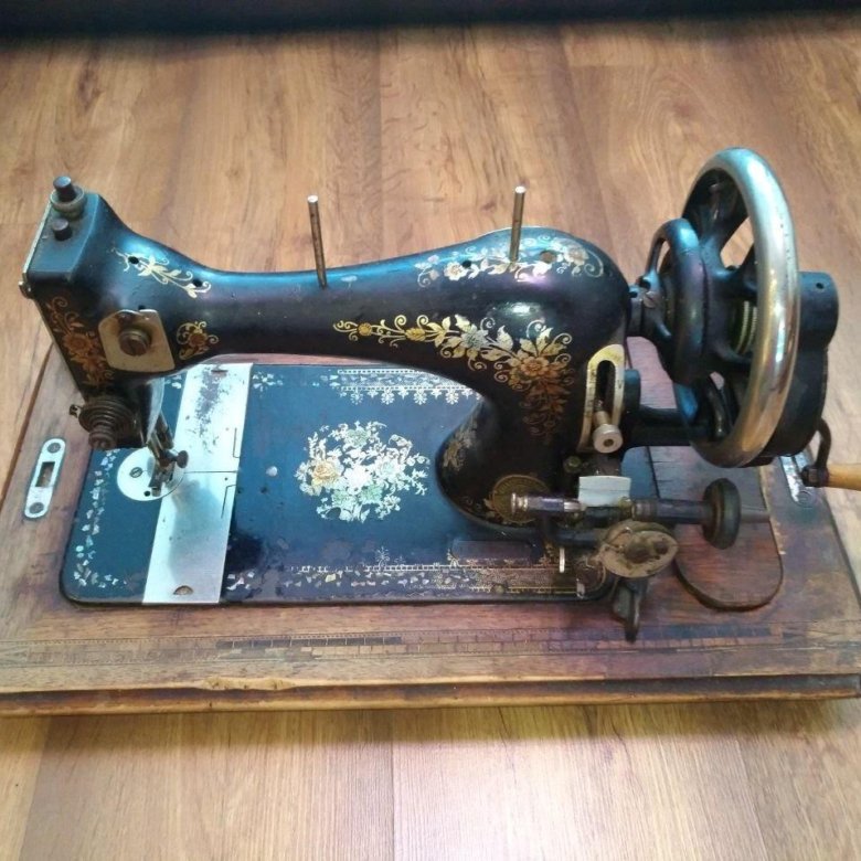 Сколько стоят старинные машинки. Швейная машинка (Zinger super 2001). Zinger швейная машинка антиквариат. Швейная машинка раритет. Машинка Зингер антиквариат.