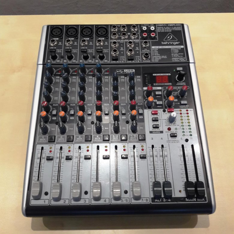 Behringer xenyx x1204usb