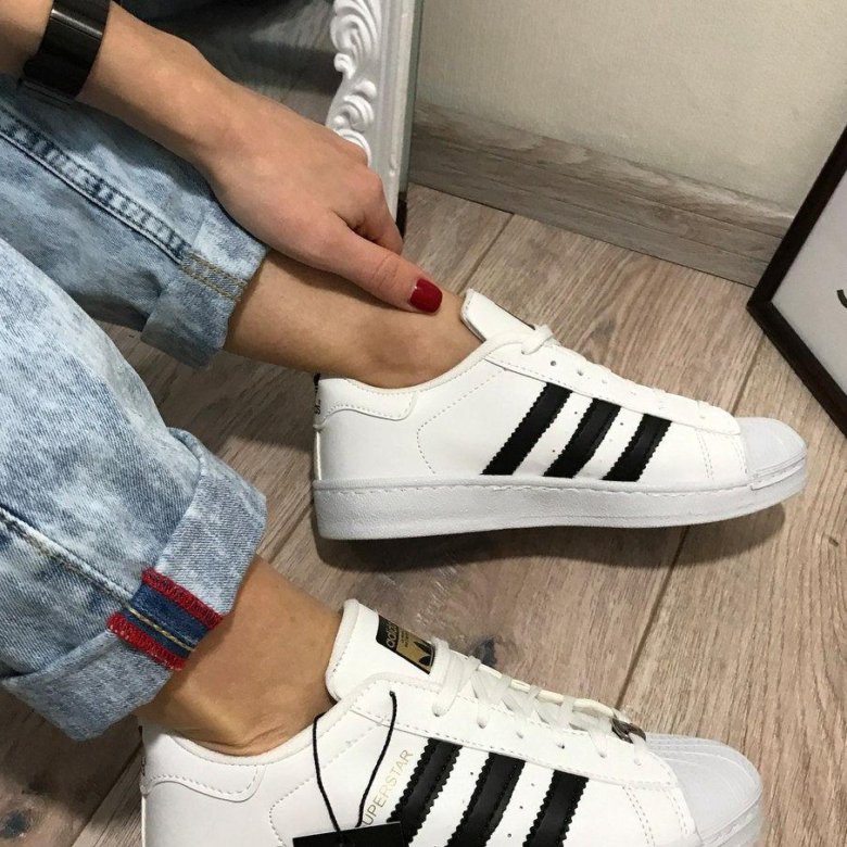 Adidas Superstar белые на ноге