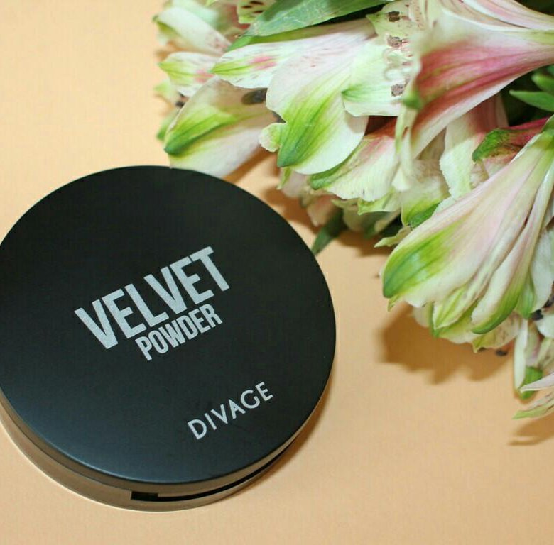 Как открыть пудру диваж бьюти. Velvet Powder Divage пудра 5202. Divage Luminous пудра компактная Powder Duo. Пудра Диваж вельвет палитра. Диваж вельвет пудра дуо.