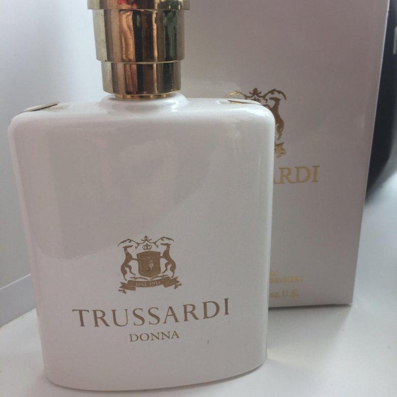 Trussardi donna. Труссарди Донна 100 мл. Труссарди Донна в пластиковой коробочке. Донна Парфюм Труссарди в Прокопьевск продают в белых бутылочках. Труссарди Донна цена 100 мл летуаль.