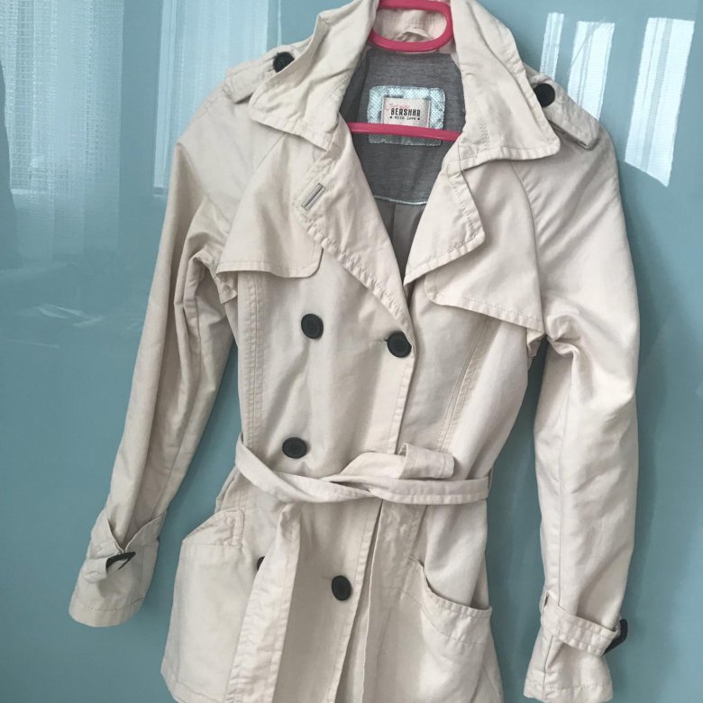 Как разгладить плащ. Как разгладить плащ. Одежда из кожи. Как гладить кожаный плащ. Помятая куртка.