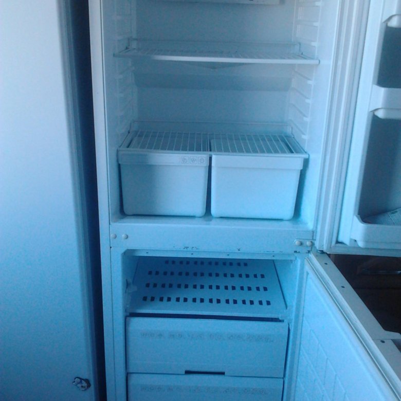 Холодильники 2000 год. Холодильник Атлант 2 камерный. Холодильник Атлант 2 камерный 2000 год. 2- Камерный холодильник витринный электронное веко CSK 32000.