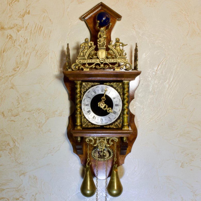 Свежие объявления часы. Zaanse Clock часы. Антикварные часы настенные. Настенные часы с кузнецом и наковальней. Старинные часы Голландия.