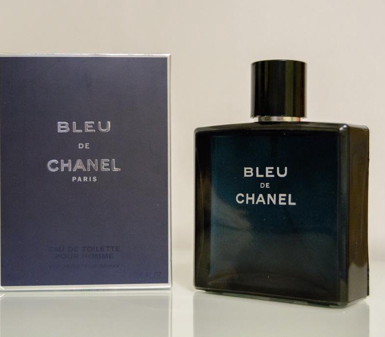 Мужской парфюм блю де шанель. Блю де Шанель мужские духи. Blue de Chanel мужские духи. Шанель Блю де Шанель. Chanel Blue мужские духи.