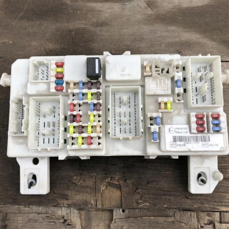 как снять блок предохранителей форд фокус 2 дорестайлинг под капотом