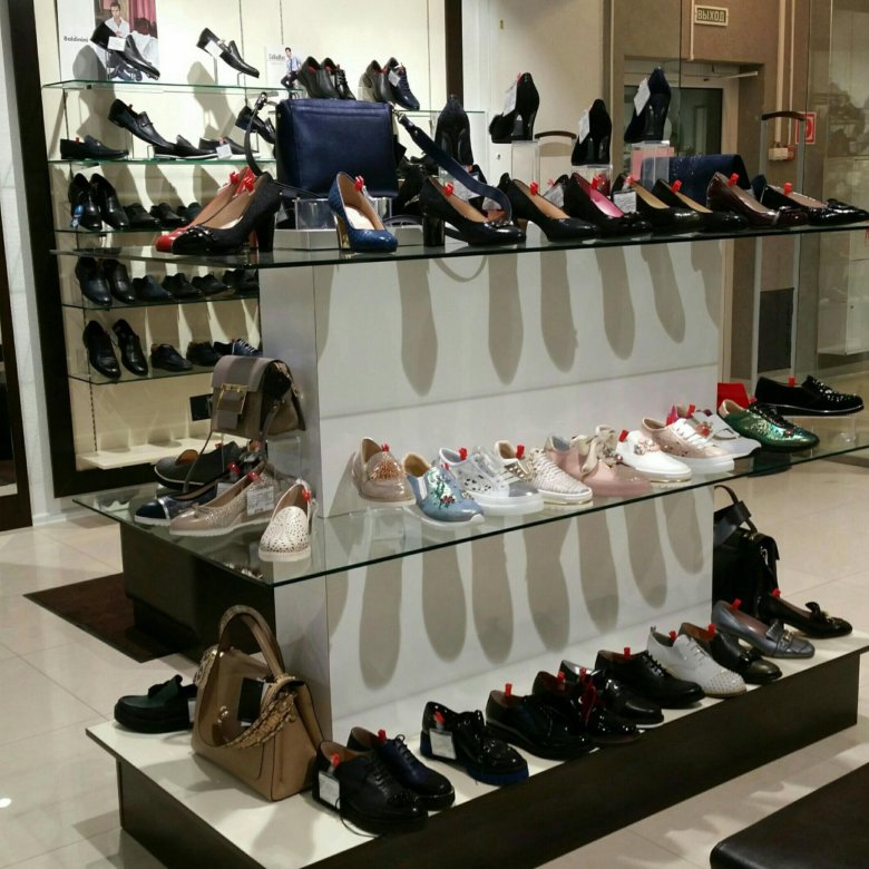 Оборудование для обувного магазина. Магазин обуви Калининград. Обувной магазин на Ивановской. Рандеву обувь Саратов.