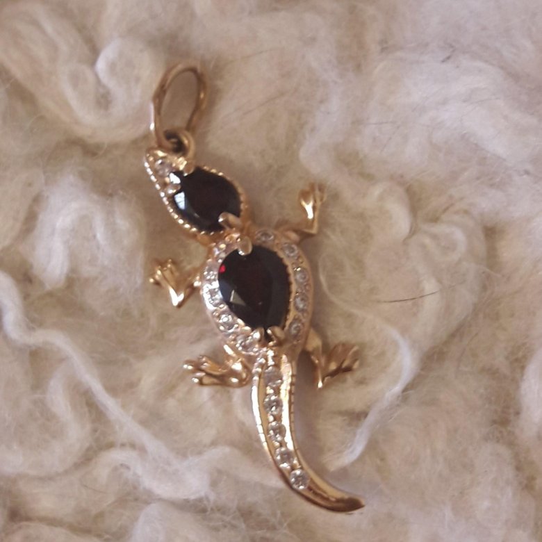 золотая подвеска ящерица