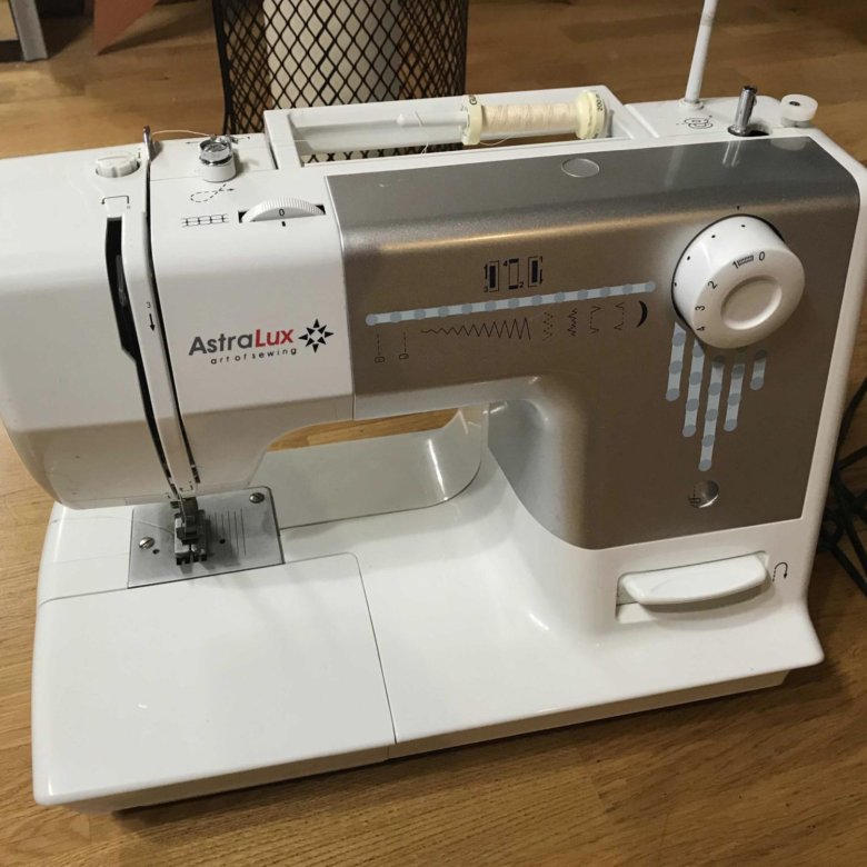 Аренда швейной машинки москва. Швейная машина симпл. Аренда швейной машинки. Швейная машина brother style 20 st55e. Визитка услуги по ремонту и пошиву одежды.