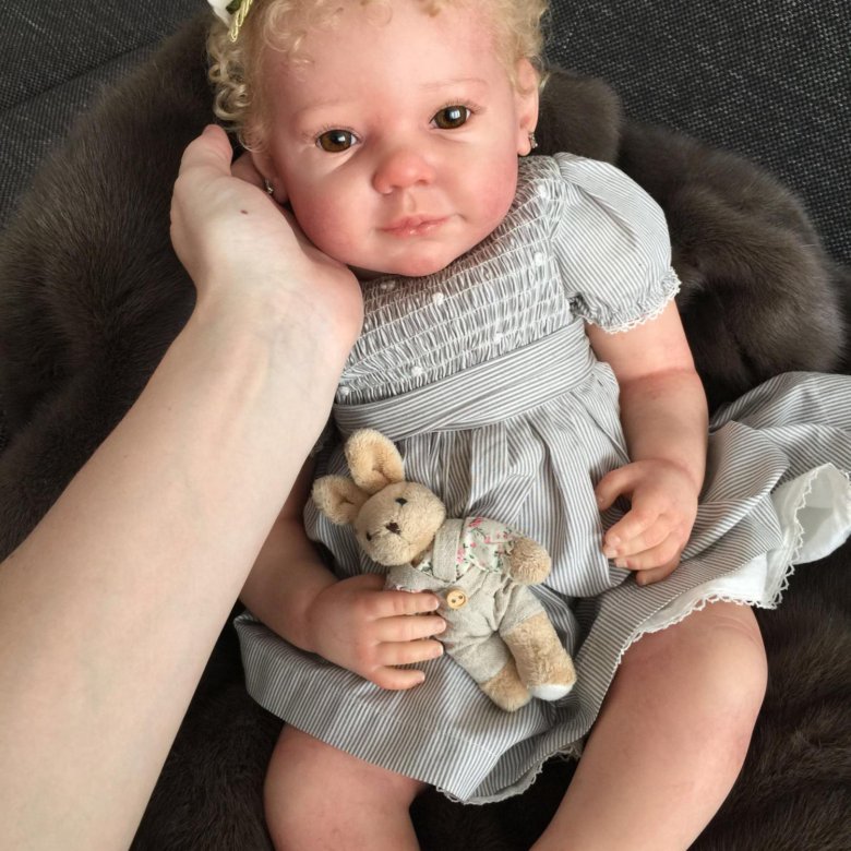 Мастера которые делают реборнов. Кукла реборн лулу. Кукла реборн tiffany by natali blick. Мастера которые делают реборнов. Фабрика мастеров реборн.