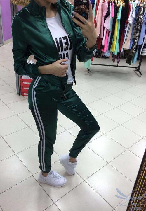 Новый атласный спортивный костюм – купить в Шахтах, цена 1 000 руб., продано 17 мая 2019 – Спортивная одежда