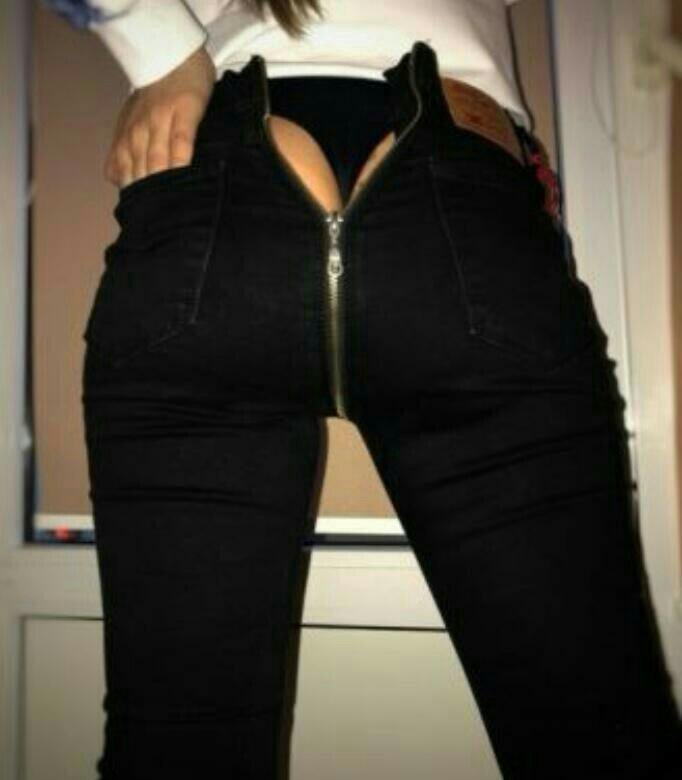 Девушки в джинсах с молнией на попе