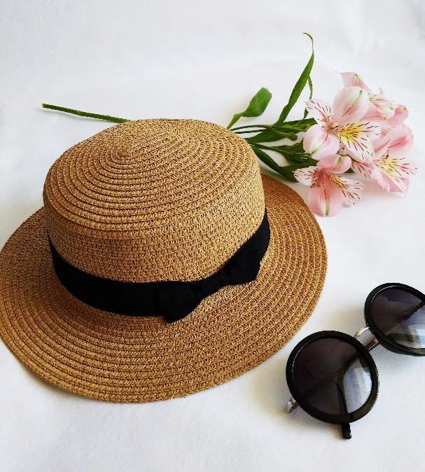 Широкополая соломенная шляпа. Шляпа солома. Соломенная шляпа hanna anderson. Соломенная шляпа с полями. Соломенная шляпка содержание.