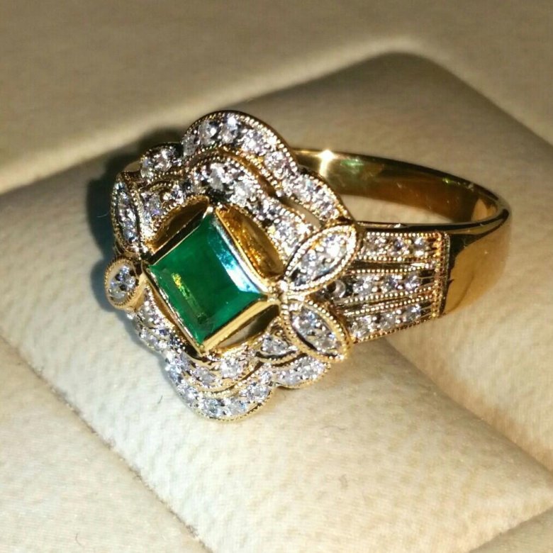 Золотое кольцо изумруд с бриллиантами
