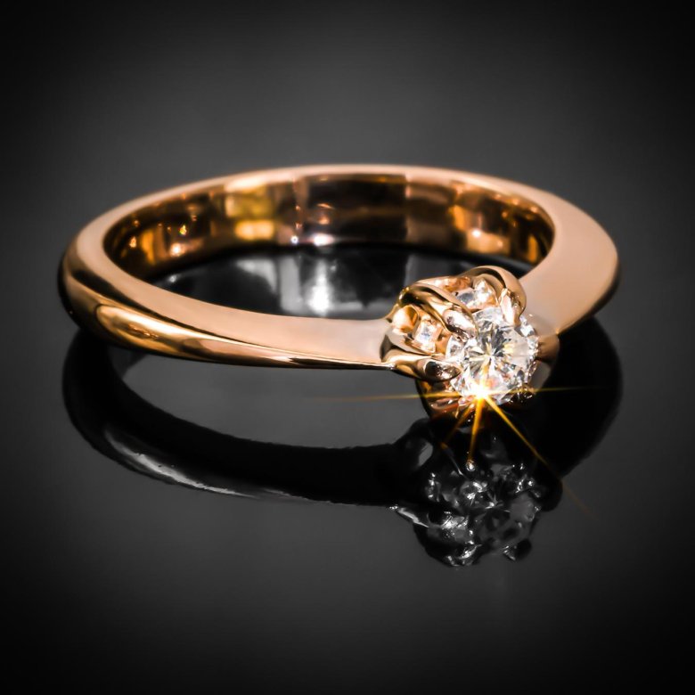 Кольцо из камня с бриллиантом