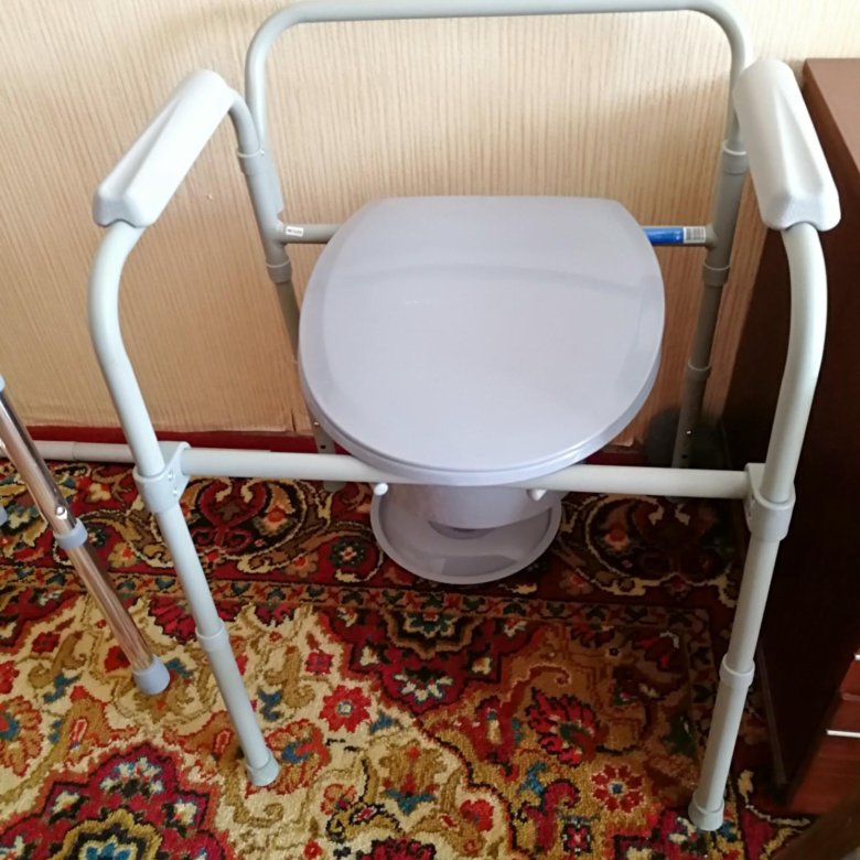Авито стул туалет купить. Деревянное кресло туалет. Кресло туалет складное своими руками. Стул туалет своими руками. Стул туалет фото.