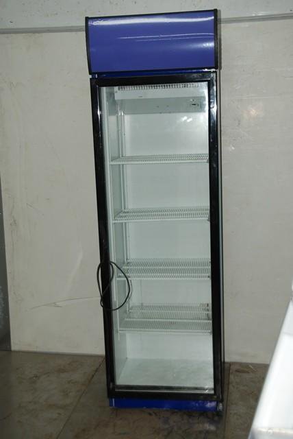 Холодильник витрина купить авито. Витражный холодильник. Холодильник под воду. Корпус витринного холодильника. Продается витринный холодильник.