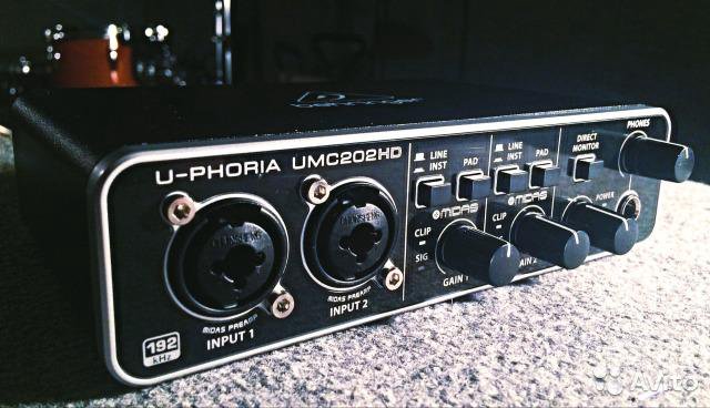 Звуковая карта behringer umc202